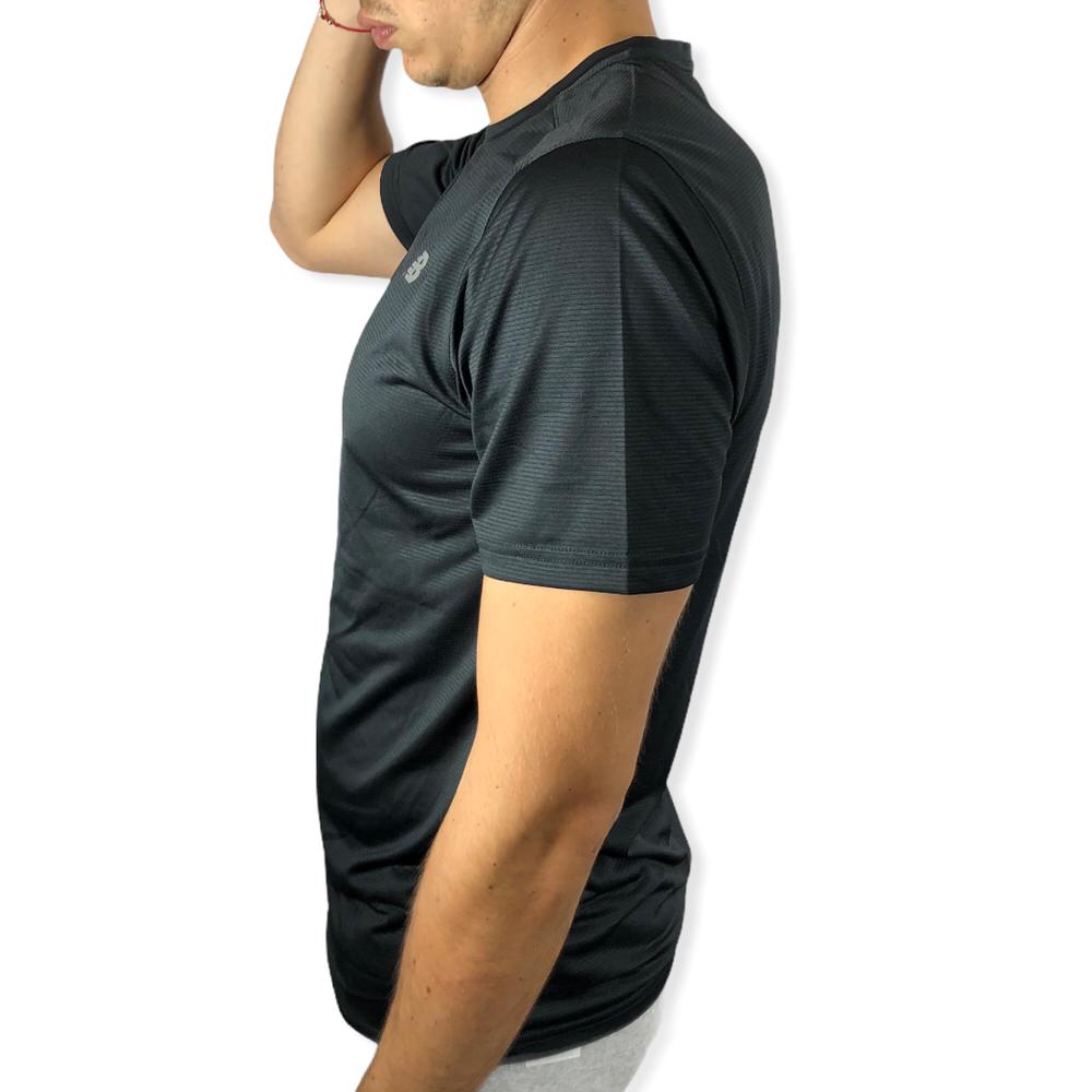 REMERA ACCELERATE NEGRO